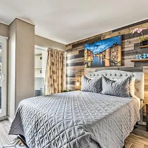  Apartment Picturesque With Private Balcony In Waikiki!